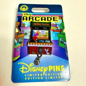 NWT. Disney ROBIN HOOD DISNEY ARCADE GAME MACHINE. LE 4000
